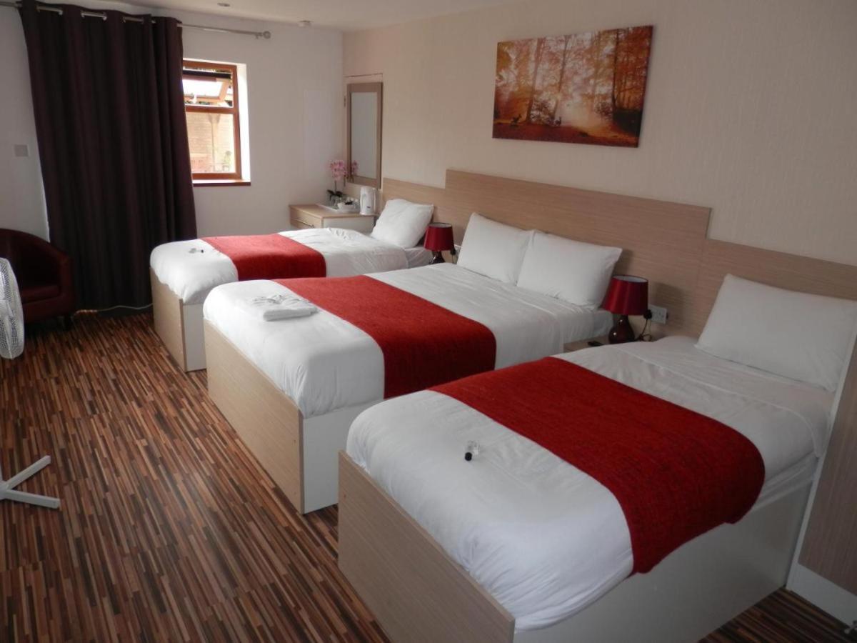 Heathrow Travellers Hub Bed & Breakfast Hounslow Bagian luar foto