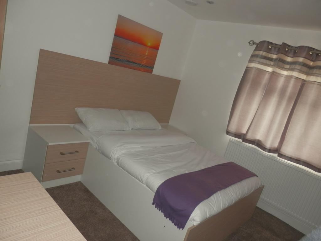 Heathrow Travellers Hub Bed & Breakfast Hounslow Ruang foto