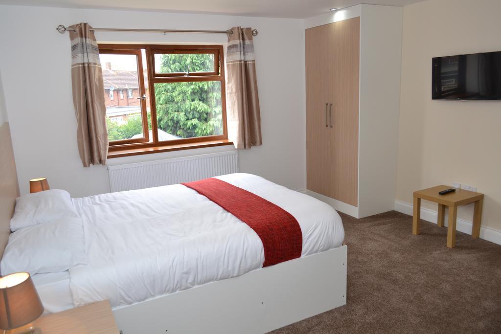 Heathrow Travellers Hub Bed & Breakfast Hounslow Bagian luar foto