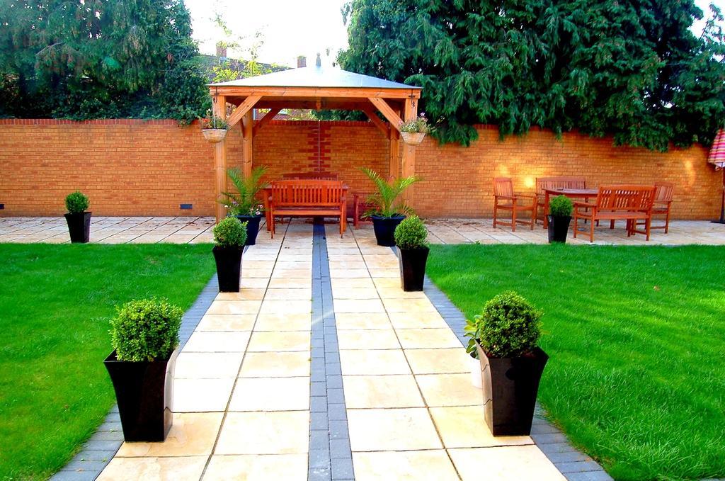 Heathrow Travellers Hub Bed & Breakfast Hounslow Bagian luar foto