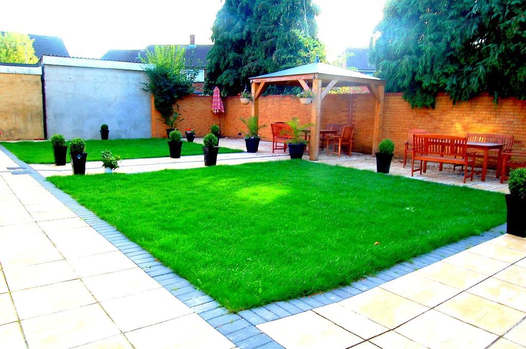 Heathrow Travellers Hub Bed & Breakfast Hounslow Bagian luar foto