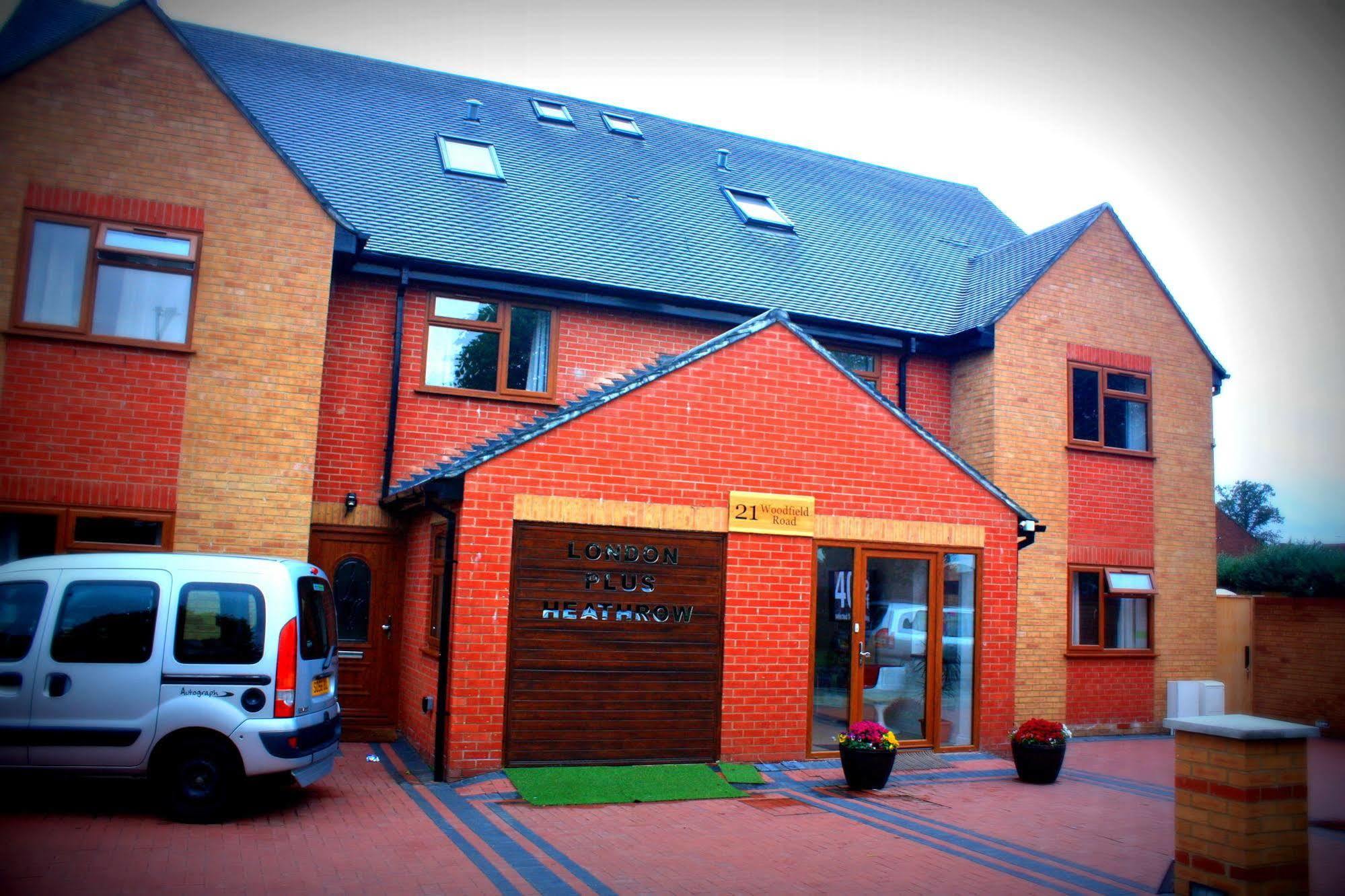 Heathrow Travellers Hub Bed & Breakfast Hounslow Bagian luar foto